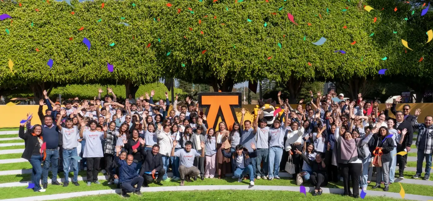 alumnos y maestros en la biu anahuac oaxaca 
