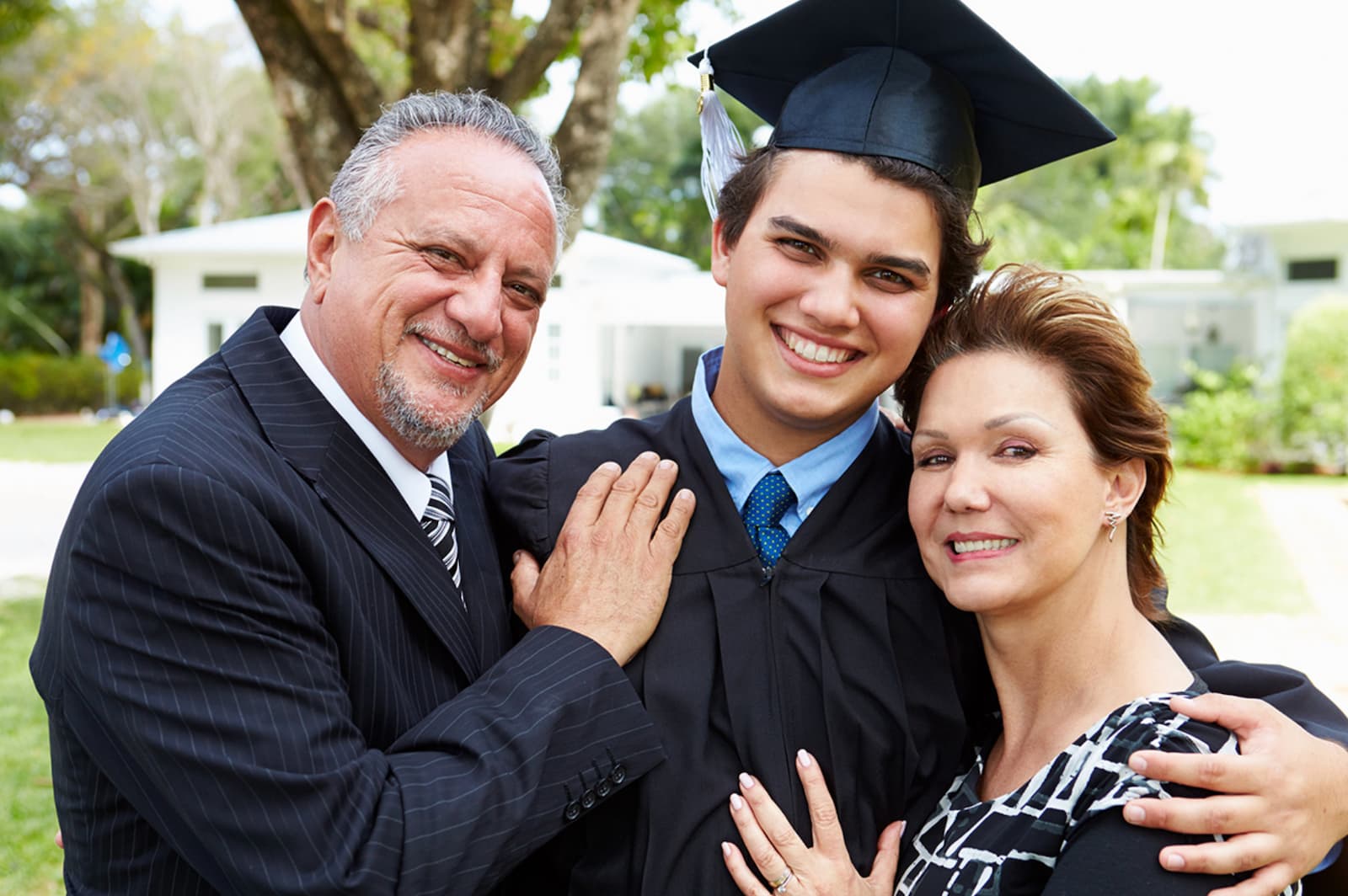 alumno de la universidad anahuac graduado con padres 