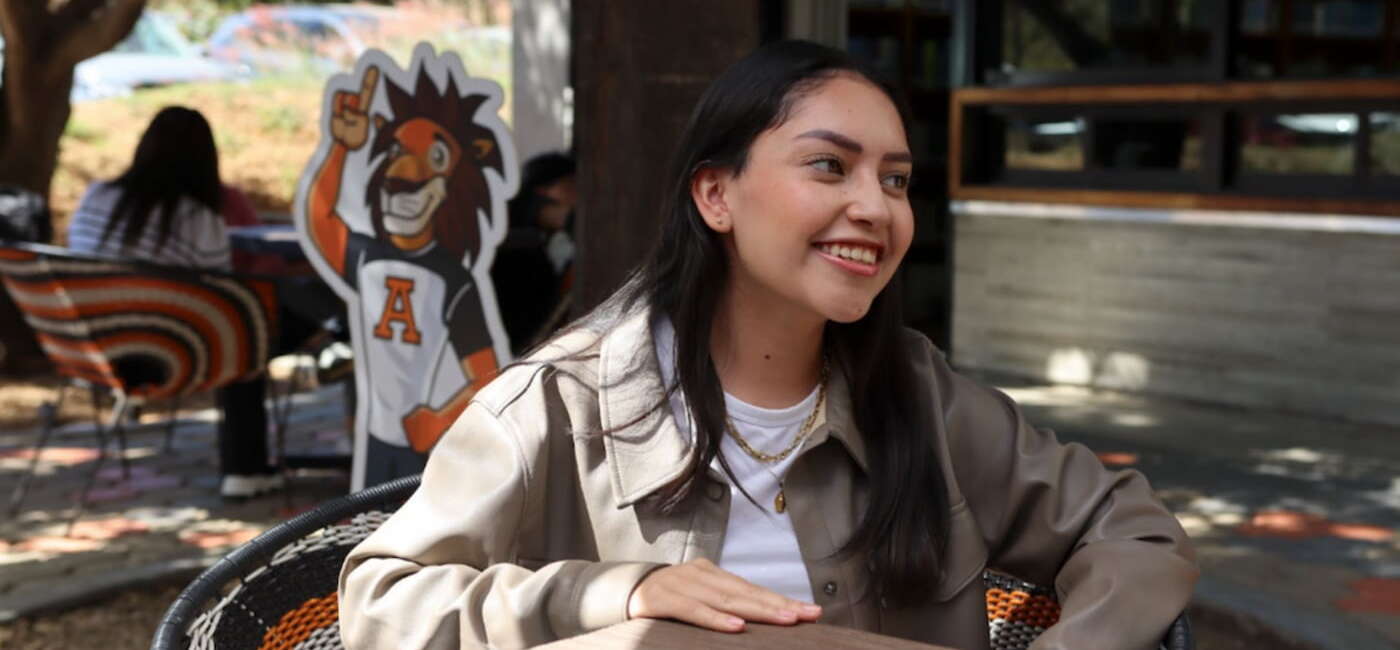 alumna de anahuac oaxaca en actividad en campus