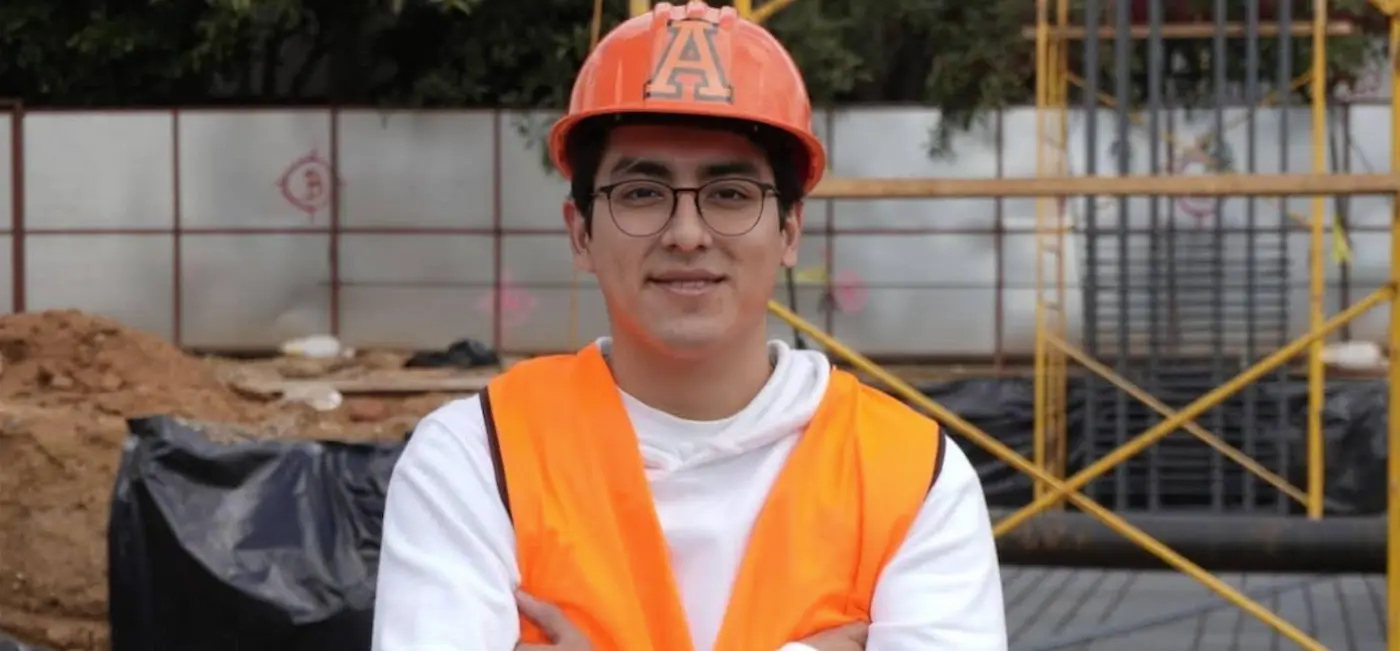 estudiante de ingenieria civil de la anahuac oaxaca en campo 